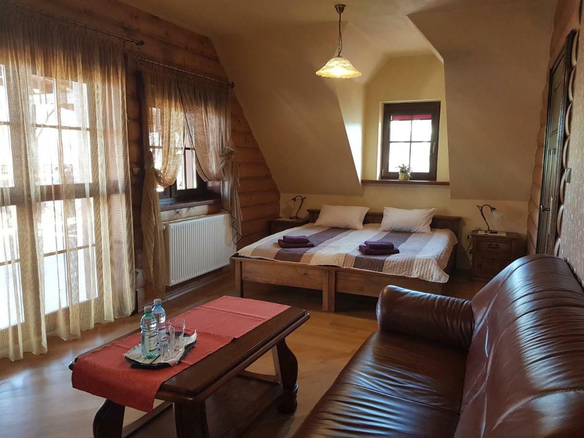 Stary Lwow Bed and Breakfast Korczyna  Buitenkant foto