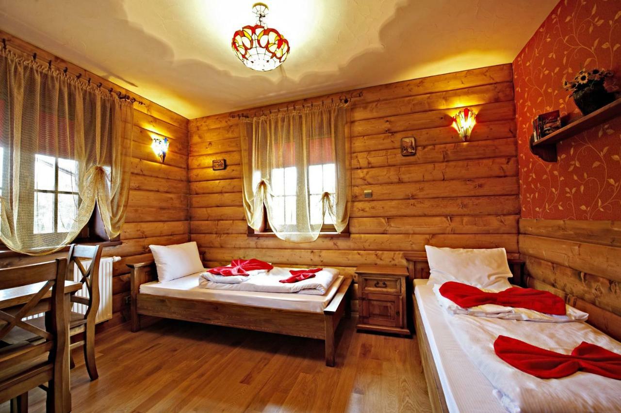 Stary Lwow Bed and Breakfast Korczyna  Buitenkant foto